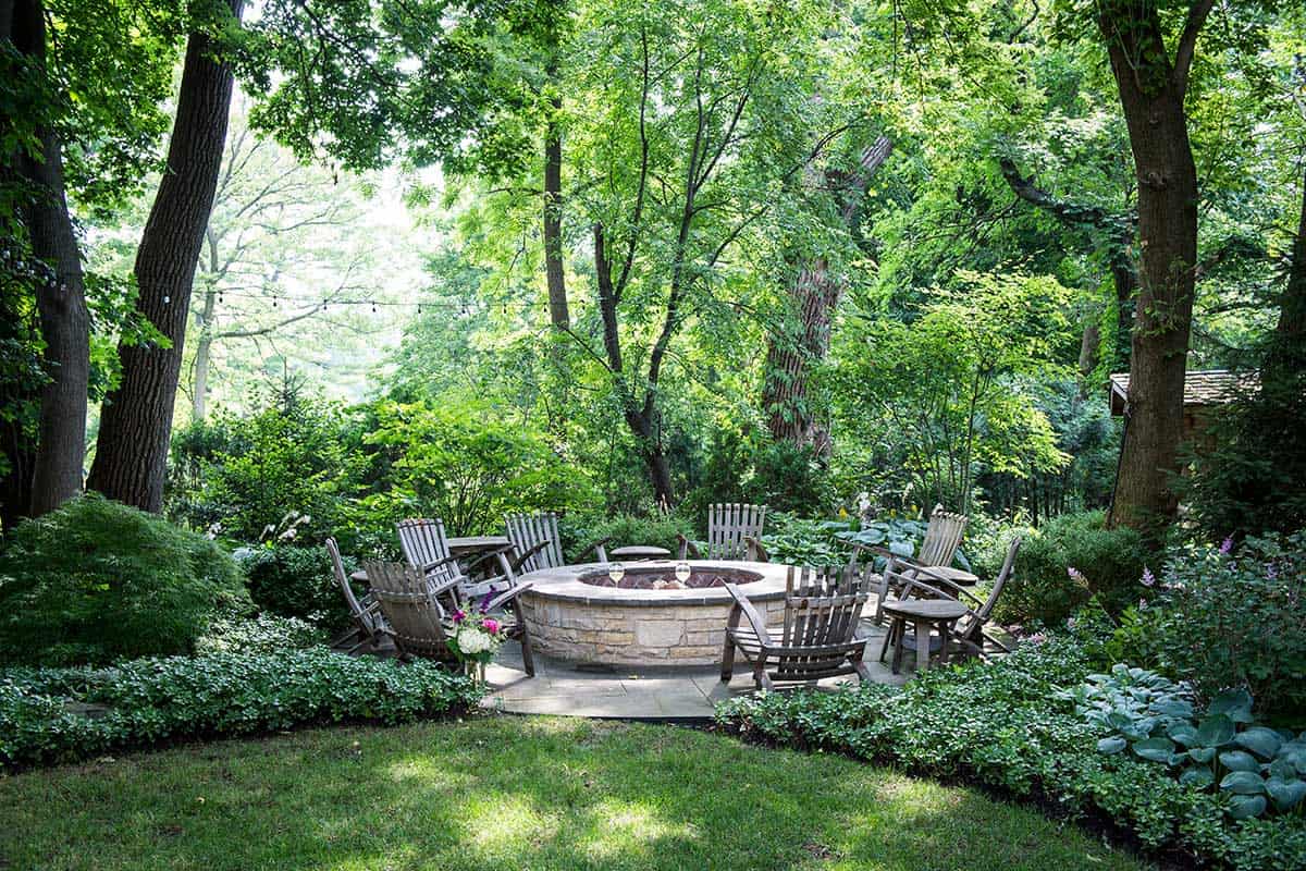 fire-pit-made-of-lannonstone-and-bluestone-glenview-il