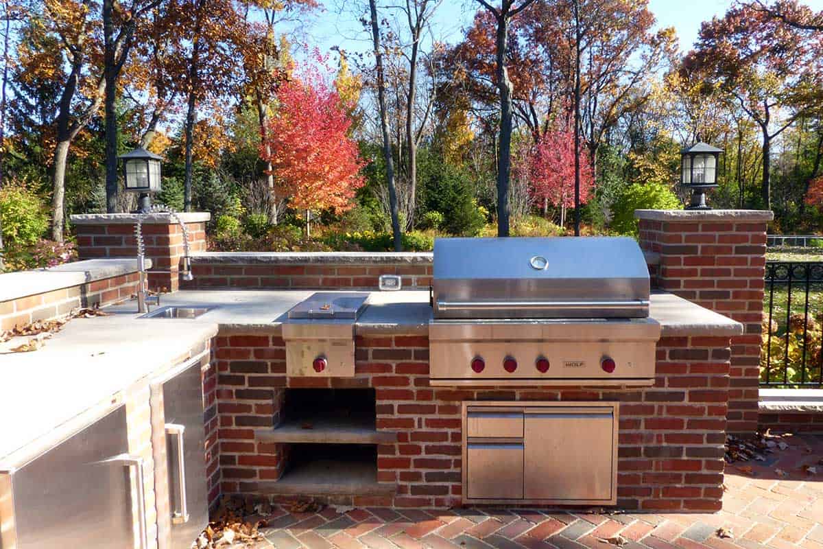 red-brick-built-in-grill-lake-forest-il