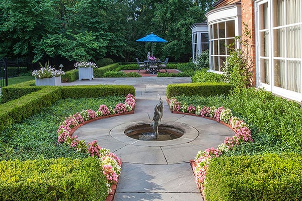 fountain surrounded by curved bluestone in winnetka illinois