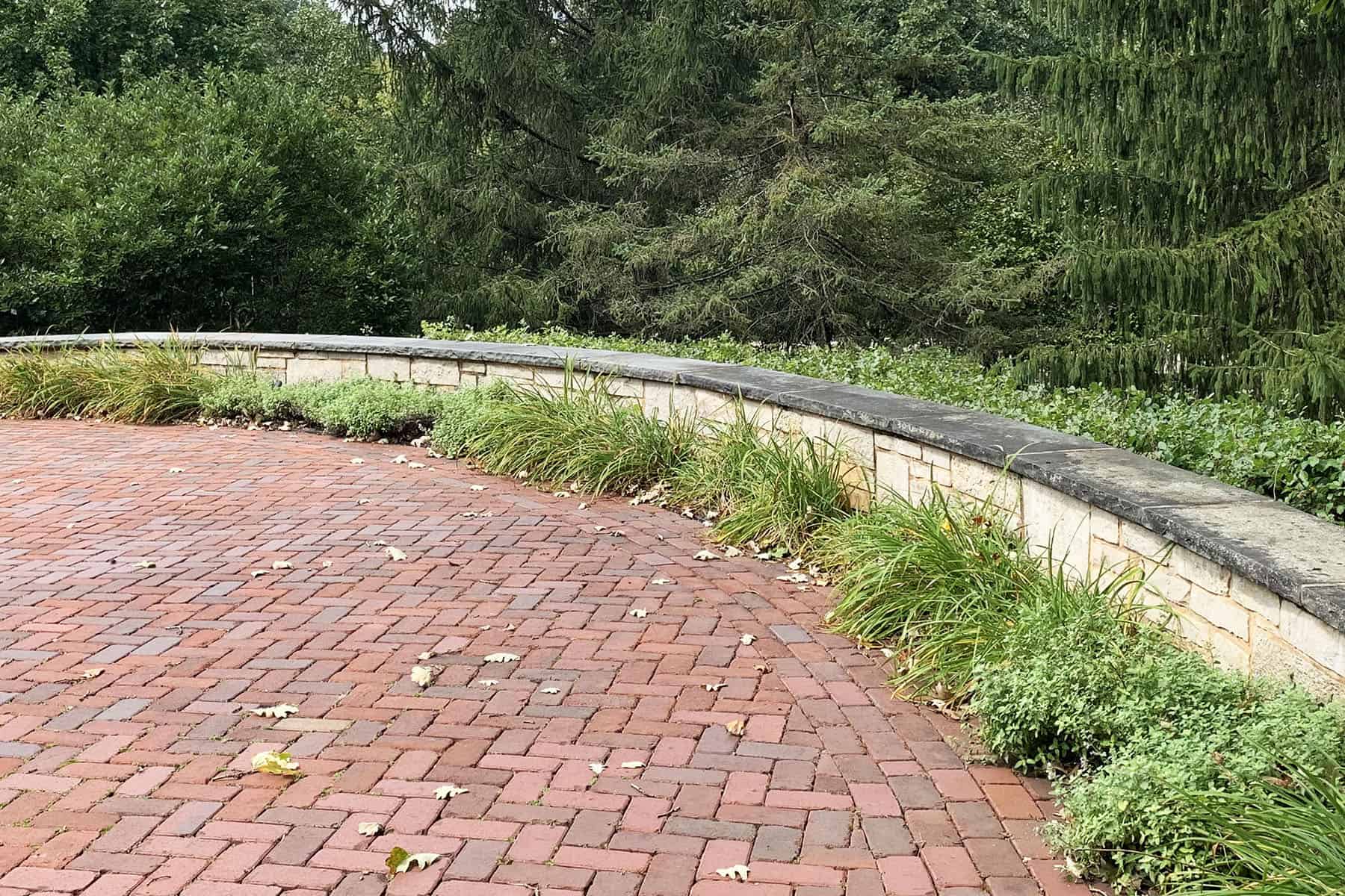 curved retaining wall paver driveway