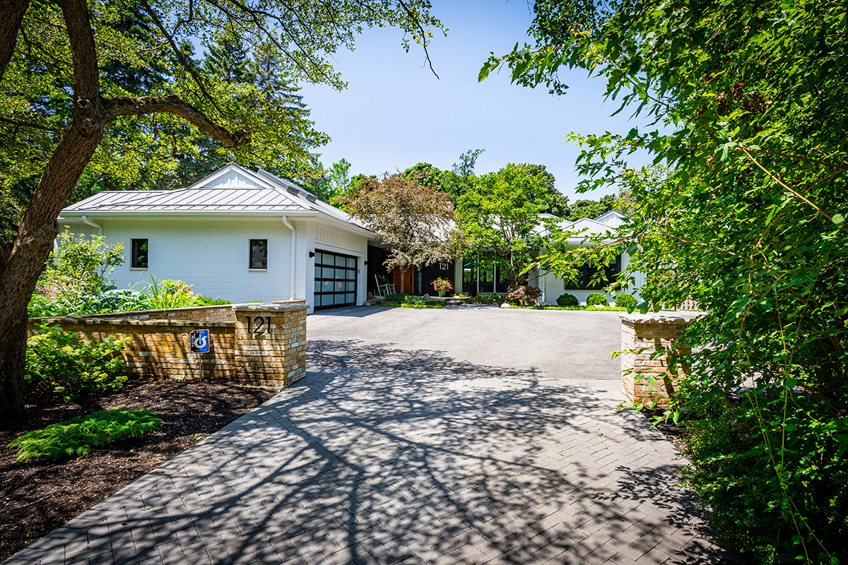 Grand Modern Entrance