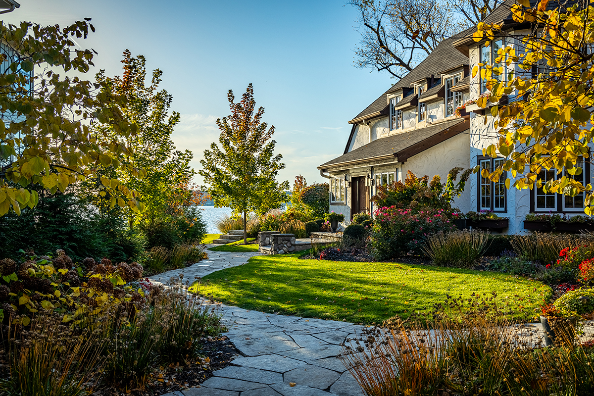 Scenic Lakeside Walkway